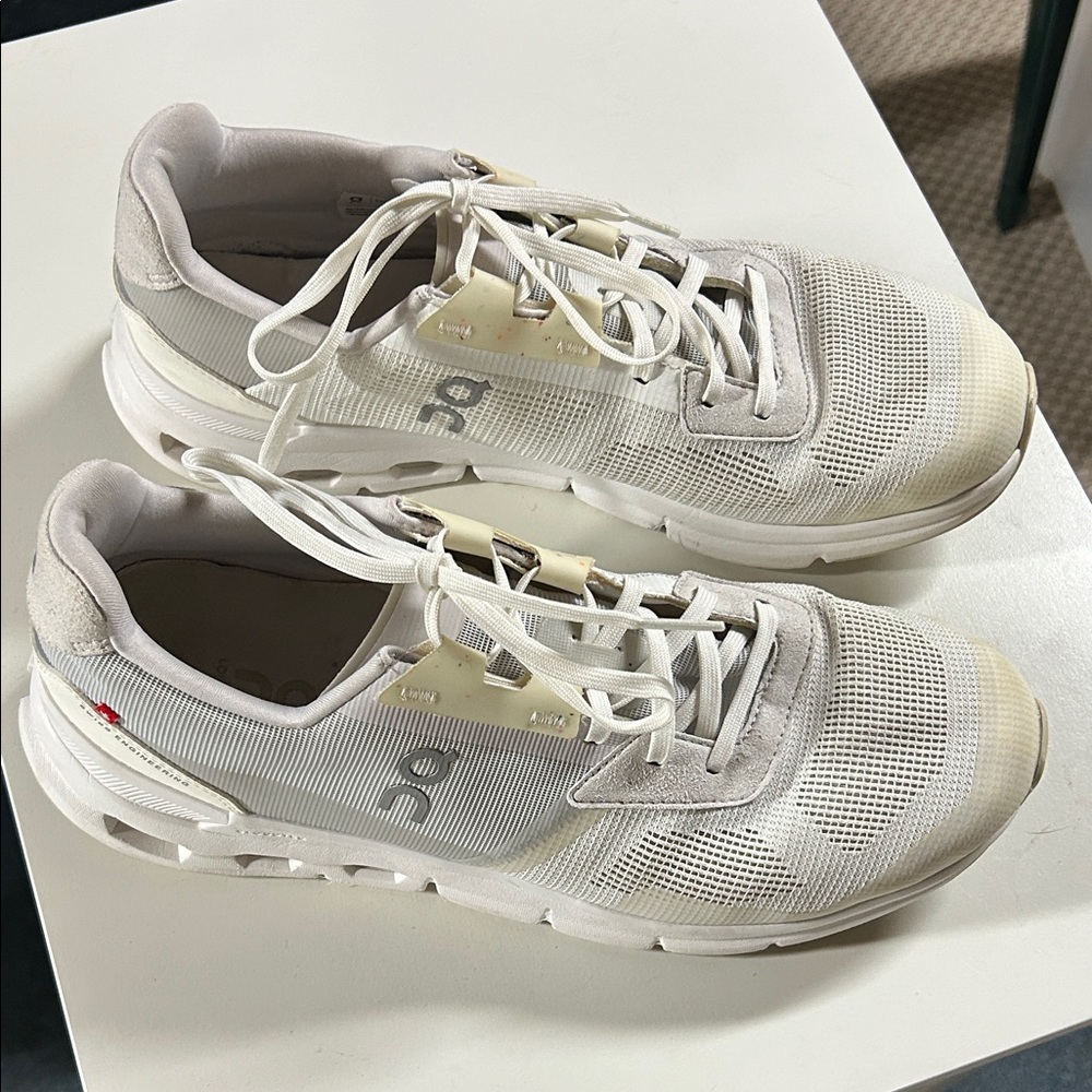 On Women's White Cloud 6 Athletic Shoes